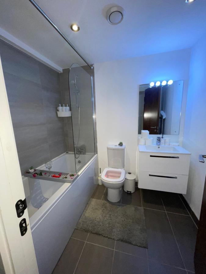 Modern Spacious 1 Bed Flat In Birmingham City Centre With Free Parking, Fast Free Wifi And Netflix Extérieur photo