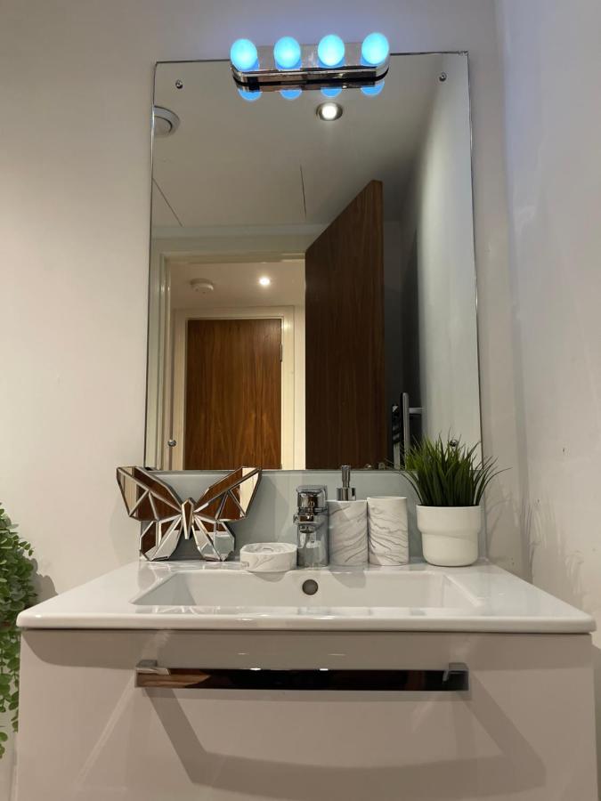 Modern Spacious 1 Bed Flat In Birmingham City Centre With Free Parking, Fast Free Wifi And Netflix Extérieur photo